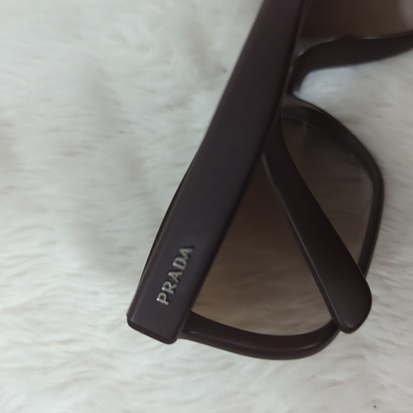 Prada Sunglasses With Case and Dust Cloth - Picture 3 of 12